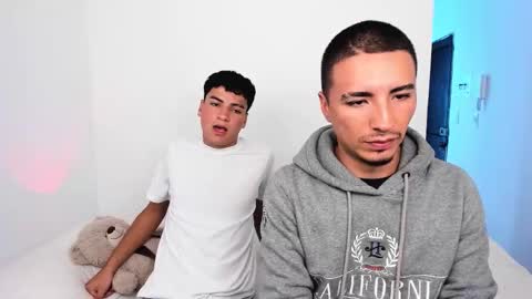 Snapshot of sweet_boys_xx chatting on October 25, 6:35 pm CristianBrayan PVT OPEN online show from October 25, 6:35 pm