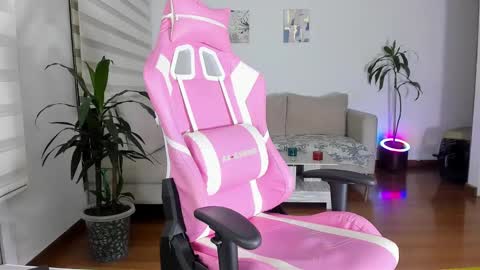 Snapshot of sweet_brunette88 chatting on December 7, 2:42 am sweet_brunette88 online show from December 7, 2:42 am