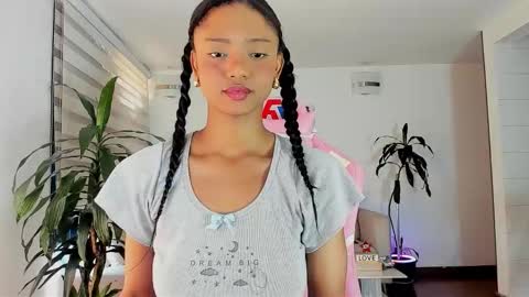 Snapshot of sweet_brunette88 chatting on December 13, 8:14 pm sweet_brunette88 online show from December 13, 8:14 pm