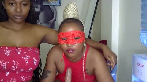 Snapshot of sweet_cindy5 chatting on November 22, 2:49 pm sweet_cindy5 online show from November 22, 2:49 pm