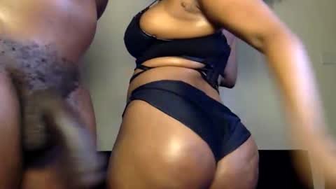 Snapshot of sweet_couples5 chatting on October 21, 10:21 pm cutie cam0 online show from October 21, 10:21 pm