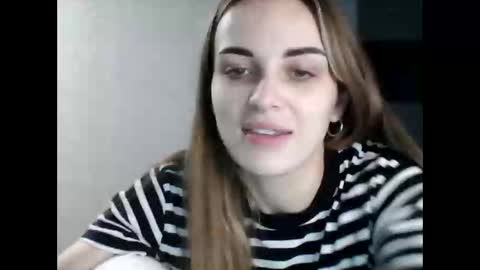 Snapshot of sweet_cute98 chatting on December 1, 10:53 am sweet_cute98 online show from December 1, 10:53 am