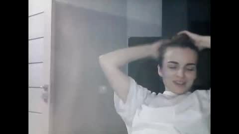 Snapshot of sweet_cute98 chatting on December 4, 8:28 pm sweet_cute98 online show from December 4, 8:28 pm