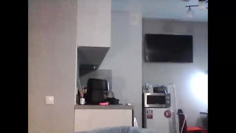 Snapshot of sweet_cute98 chatting on December 16, 7:30 pm sweet_cute98 online show from December 16, 7:30 pm