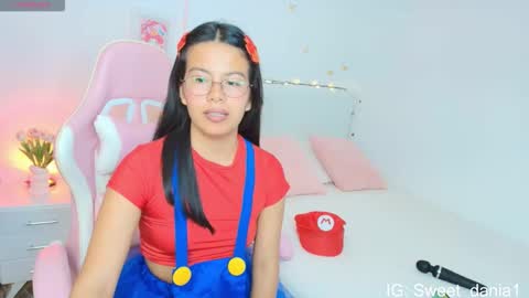 sweet_dania_ online show from October 11, 4:33 am