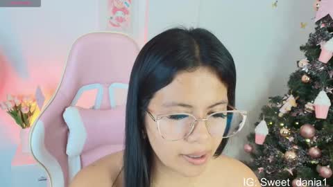 Snapshot of sweet_dania_ chatting on December 19, 3:57 am sweet_dania_ online show from December 19, 3:57 am