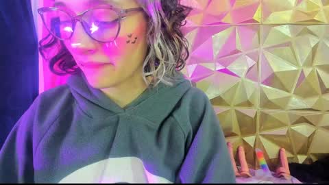 Snapshot of sweet_emmili chatting on December 27, 12:56 pm emmili online show from December 27, 12:56 pm