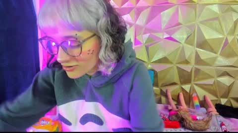 Snapshot of sweet_emmili chatting on December 27, 3:59 pm emmili online show from December 27, 3:59 pm