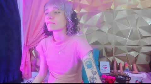 Snapshot of sweet_emmili chatting on January 1, 12:11 pm emmili online show from January 1, 12:11 pm