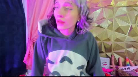 Snapshot of sweet_emmili chatting on January 4, 12:16 pm emmili online show from January 4, 12:16 pm