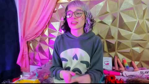 Snapshot of sweet_emmili chatting on January 4, 3:17 pm emmili online show from January 4, 3:17 pm