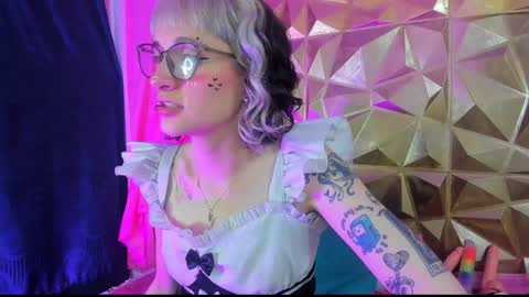 Snapshot of sweet_emmili chatting on January 10, 3:16 pm emmili online show from January 10, 3:16 pm