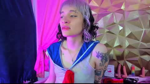 Snapshot of sweet_emmili chatting on January 13, 12:13 pm emmili online show from January 13, 12:13 pm