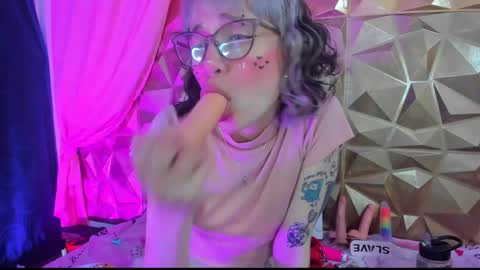 Snapshot of sweet_emmili chatting on January 16, 3:13 pm emmili online show from January 16, 3:13 pm