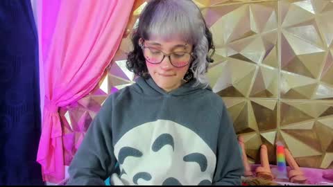 Snapshot of sweet_emmili chatting on January 20, 3:07 pm emmili online show from January 20, 3:07 pm