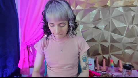 Snapshot of sweet_emmili chatting on January 25, 12:16 pm emmili online show from January 25, 12:16 pm