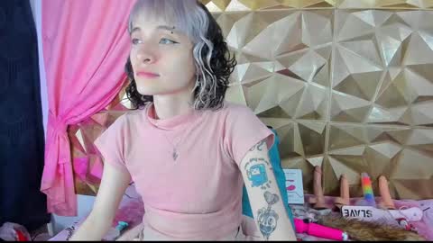 Snapshot of sweet_emmili chatting on January 31, 12:18 pm emmili online show from January 31, 12:18 pm