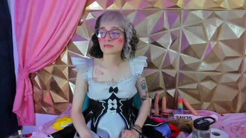 Snapshot of sweet_emmili chatting on February 8, 3:10 pm emmili online show from February 8, 3:10 pm