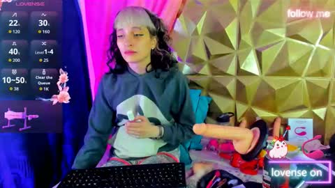 Snapshot of sweet_emmili chatting on September 19, 12:17 pm emmili online show from September 19, 12:17 pm