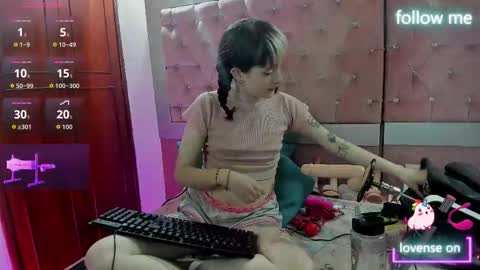 Snapshot of sweet_emmili chatting on November 14, 12:15 pm emmili online show from November 14, 12:15 pm