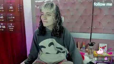 Snapshot of sweet_emmili chatting on December 3, 12:03 pm emmili online show from December 3, 12:03 pm