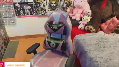 Snapshot of sweet_explotion chatting on May 31, 3:47 am sweet thani online show from May 31, 3:47 am