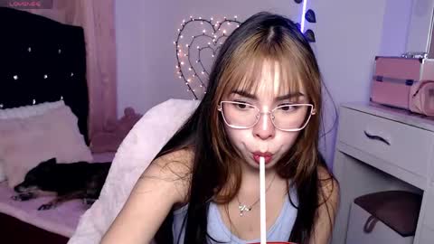 Hannah online show from May 26, 2:51 am