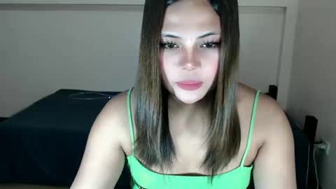 Snapshot of sweet_hard_queenxxx chatting on January 24, 1:13 am sophia daisy online show from January 24, 1:13 am