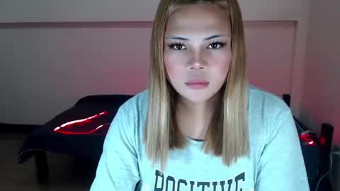 Snapshot of sweet_hard_queenxxx chatting on October 19, 10:54 pm sophia daisy online show from October 19, 10:54 pm
