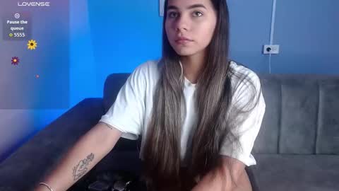 Snapshot of sweet_honey_wet chatting on November 18, 12:20 pm Nella online show from November 18, 12:20 pm