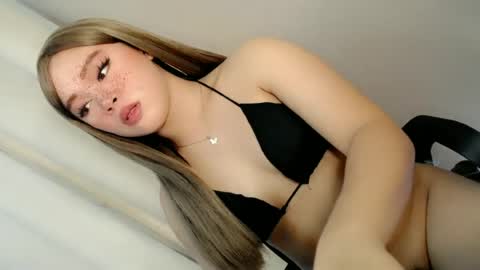 Snapshot of sweet_honeylove chatting on June 28, 4:40 am Anisha online show from June 28, 4:40 am