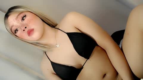Snapshot of sweet_honeylove chatting on July 1, 4:47 am Anisha online show from July 1, 4:47 am