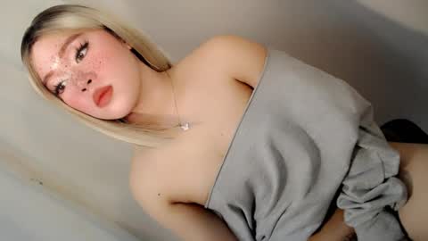 Snapshot of sweet_honeylove chatting on July 11, 5:21 am Anisha online show from July 11, 5:21 am