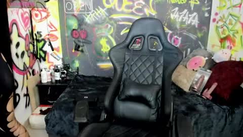Snapshot of sweet_joint_girl chatting on May 25, 5:19 pm Dahnna online show from May 25, 5:19 pm
