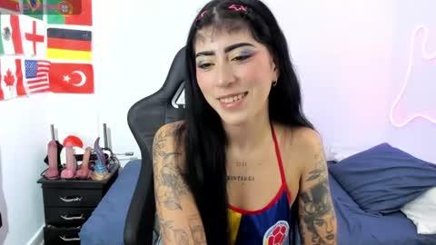 Snapshot of sweet_joint_girl chatting on July 4, 4:40 am Dahnna online show from July 4, 4:40 am
