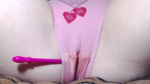 Snapshot of sweet_kitten25 chatting on November 21, 7:18 am Kitten online show from November 21, 7:18 am