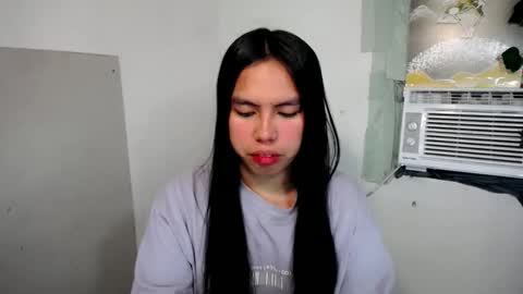 sweet_kyline69 online show from October 13, 4:34 am