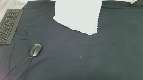 Snapshot of sweet_larra chatting on November 19, 6:57 am sweet_larra online show from November 19, 6:57 am