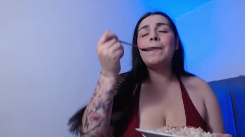 Snapshot of sweet_leah33 chatting on December 3, 1:24 am Leah online show from December 3, 1:24 am