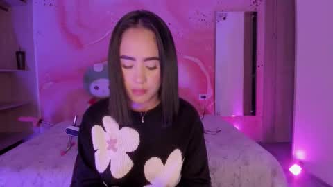 Snapshot of sweet_lemariee_ chatting on December 2, 12:43 pm Lemarie online show from December 2, 12:43 pm