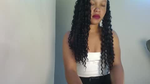 Snapshot of sweet_likey chatting on May 16, 3:25 am sweet likey online show from May 16, 3:25 am