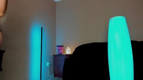 Jen online show from November 20, 6:24 am