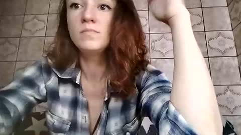 Snapshot of sweet_lilgirl_x chatting on July 13, 11:24 am Anna online show from July 13, 11:24 am