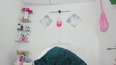 sweet_litle online show from July 17, 4:19 am