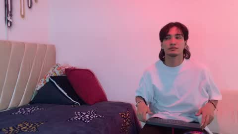Mia online show from May 22, 12:11 pm