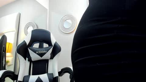 Snapshot of sweet_lucianaaa chatting on December 14, 1:27 pm Luciana online show from December 14, 1:27 pm