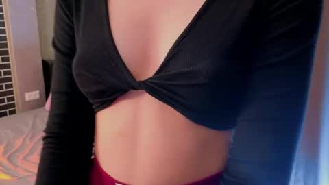 Snapshot of sweet_lynx chatting on April 28, 5:18 pm Lana online show from April 28, 5:18 pm