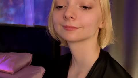 Snapshot of sweet_lynx chatting on June 17, 5:25 pm Lana online show from June 17, 5:25 pm