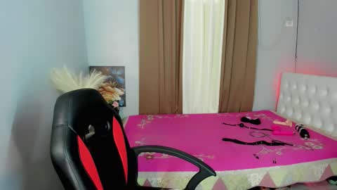 sweet_marie21 online show from April 29, 7:01 am