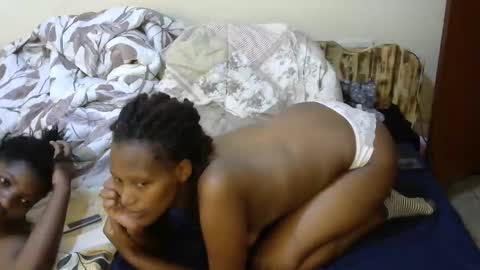 Snapshot of sweet_melod chatting on November 20, 5:07 am Linda online show from November 20, 5:07 am